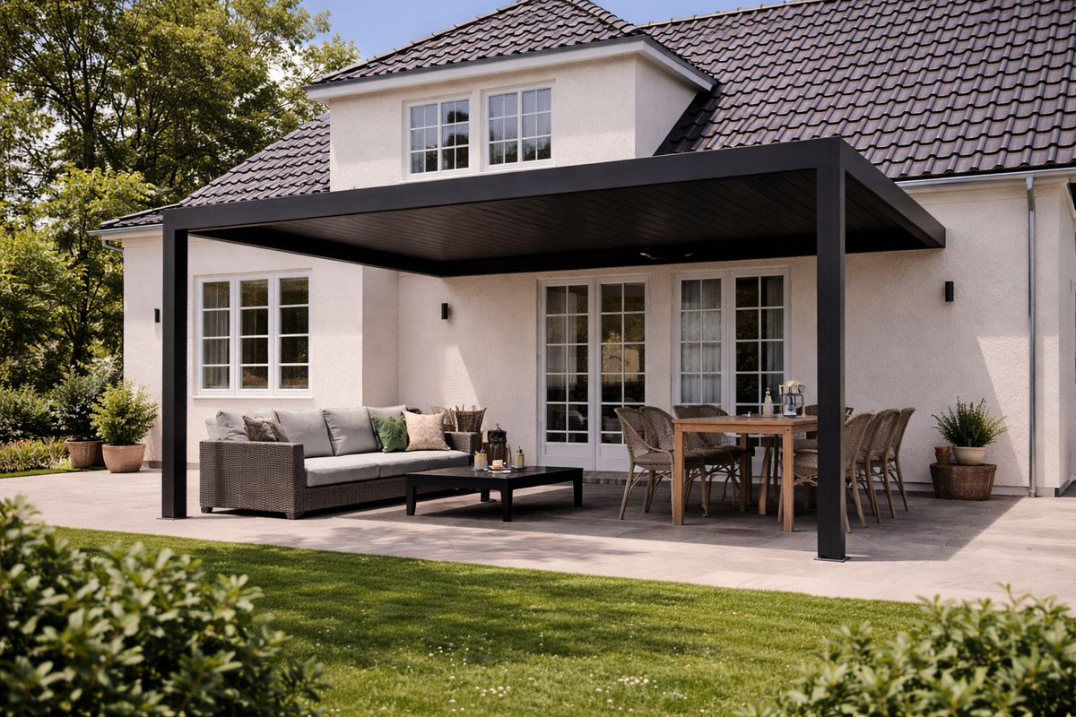 Terrassenüberdachung reinigen: Tipps für klare Flächen und lange Haltbarkeit
