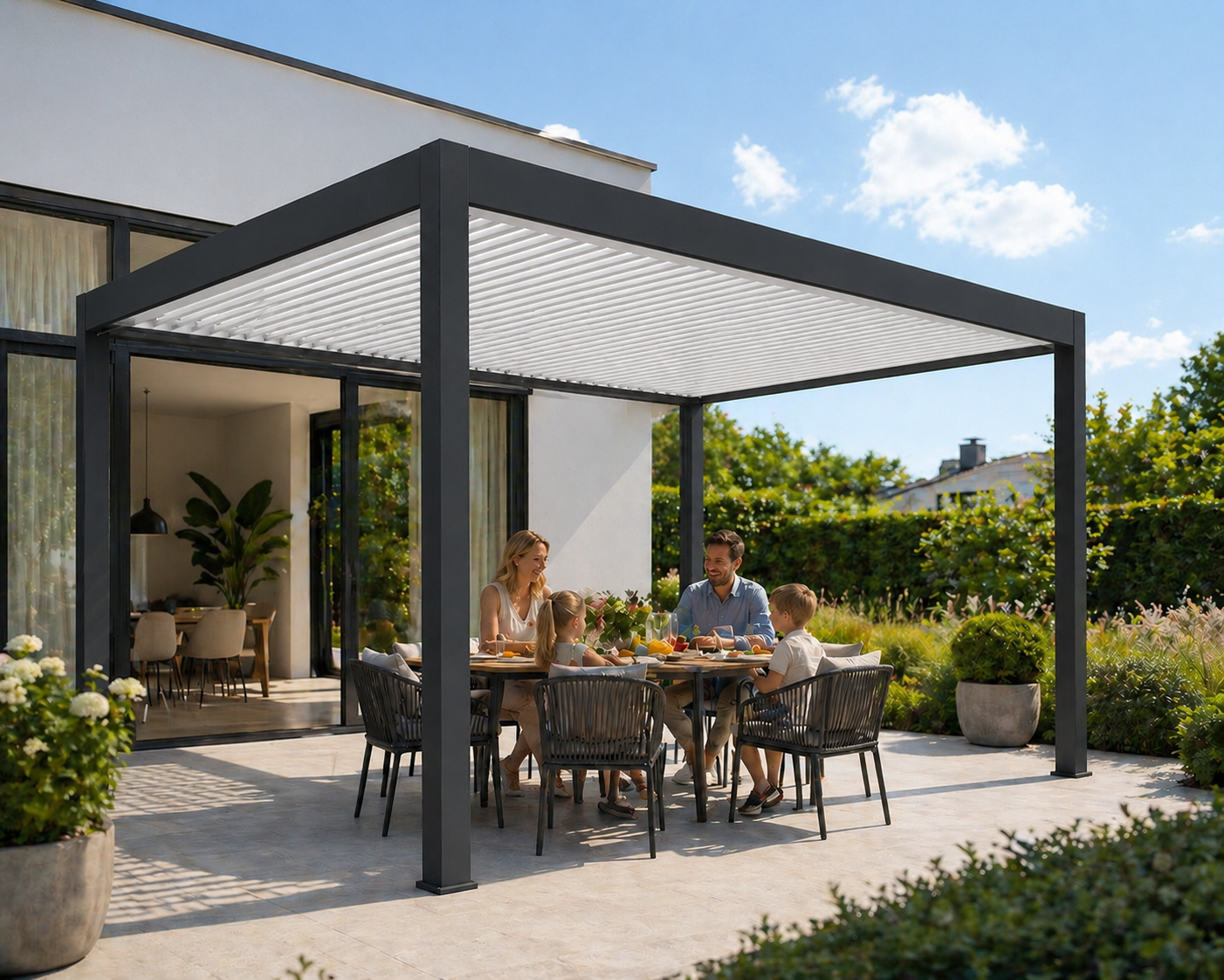 Luma: Freistehende Pergola manuell verstellbar