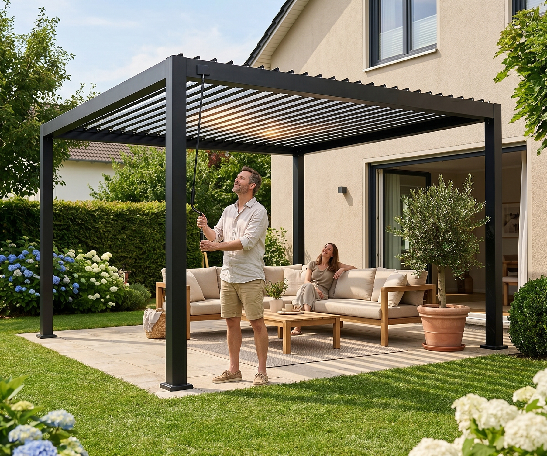 Luma: Freistehende Pergola manuell verstellbar