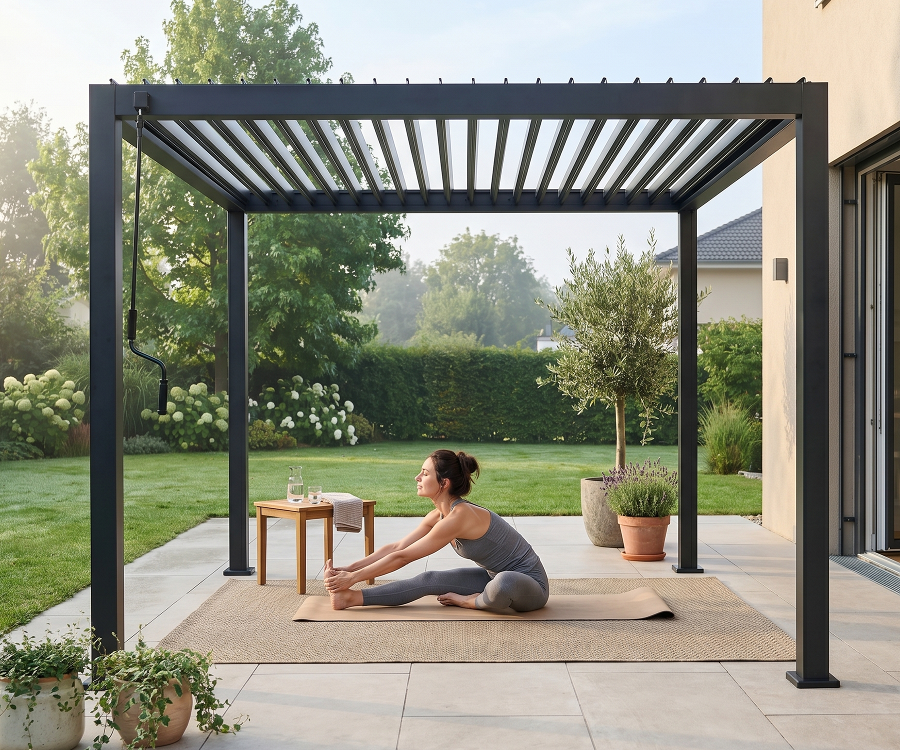 Luma: Freistehende Pergola manuell verstellbar